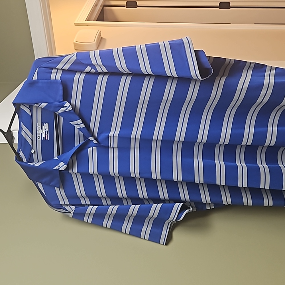 Mens Under Armour short sleeves collared shirt